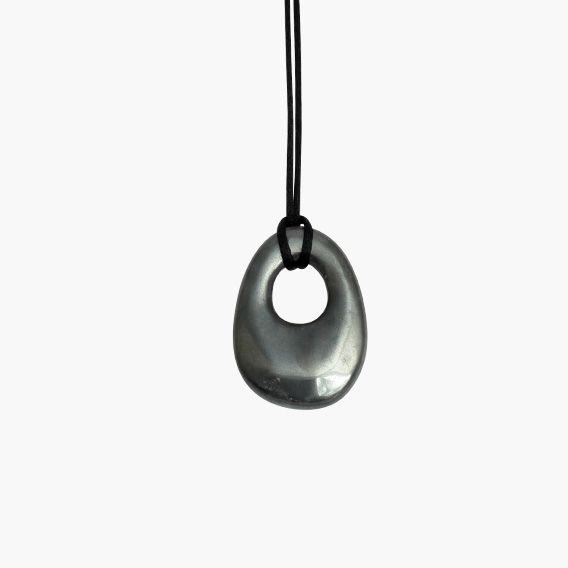 1200gogohaematit-Gogo-Anhaenger-Schmuck-Haematit-ca-24x34mm-mit-Lederband2